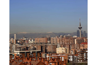 Vista del horizonte madrileño desde el Cerro del Tío Pío con la Sierra de Guadarrama al fondo. S.B.