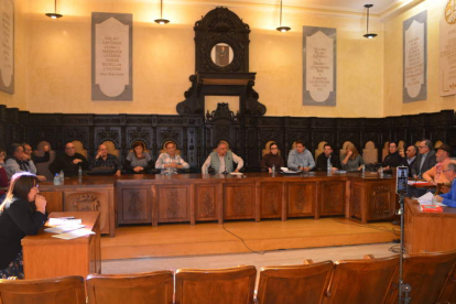 Imagen del pleno municipal celebrado ayer en el Ayuntamiento de Astorga. MEDINA