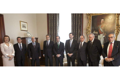 El presidente del Gobierno en funciones, su sustituto en La Moncloa, los presidentes del Congreso y el Senado y los expresidentes de la cámara Baja.