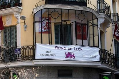 Pancarta alusiva al Reino de León en Madrid. RAQUEL P. VIECO