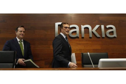 El consejero delegado de Bankia, José Sevilla (derecha), y el directivo Fernando Sobrini, ayer.