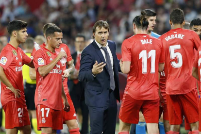 Lopetegui da órdenes a sus jugadores durante el partido ante el Sevilla del miércoles. JOSÉ MANUEL VIDAL