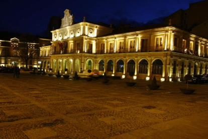 Tan sólo quedará dentro de la plaza aparcamiento para las plazas reservadas para la Policía Local.