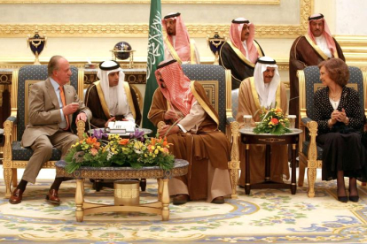 Los Reyes de España Don Juan Carlos y Doña Sofia son recibidos por el Rey de Arabia Saudi en 2006. J.J. GUILLÉN