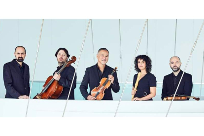 Los integrantes del quinteto La Ritirata, que dirige el violonchelista Josetxu Obregón. MICHAL NOVAK