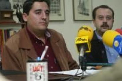José Eugenio Toral, a la izquierda, durante la rueda de prensa de ayer