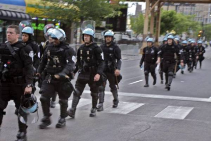 La ciudad de Chicago se blindó con miles de agentes de policía antidisturbios a pie, en bicleta y a caballo para garantizar el orden en la ciudad y evitar cualquier tipo de enfrentamiento. Foto: RICARDO MIR DE FRANCIA / Chicago