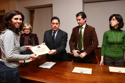 Mamem Sabadell recogió el premio por su propuesta para vestir el ramo.