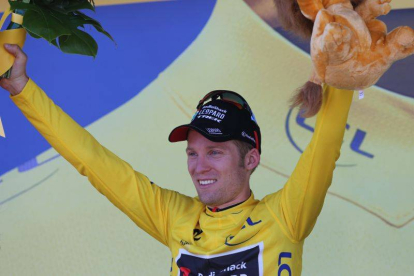 an Bakelants celebra su victoria en la segunda etapa del Tour de Francia.