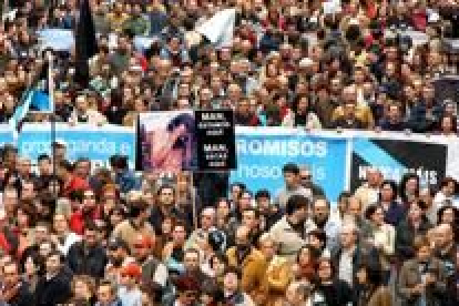 Miles de personas acudieron a Santiago a la llamada de la plataforma Nunca Máis