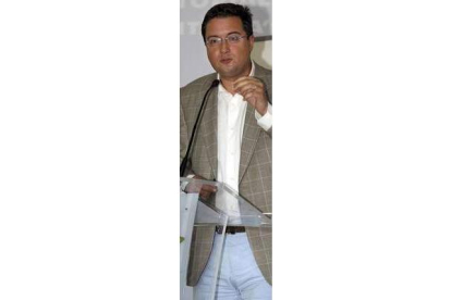 Óscar López.