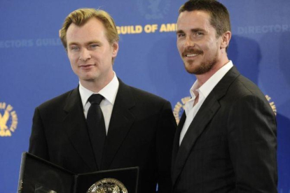 Christopher Nolan a la izquierda y Christian Bale a la derecha en el Sindicato de Directores de América en el 2009.