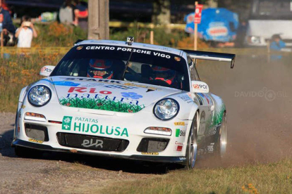 Los caballos del motor del Porsche 911 GT3 de Sergio Vallejo volverán a rugir hoy por Omaña entre El Castillo e Inicio.