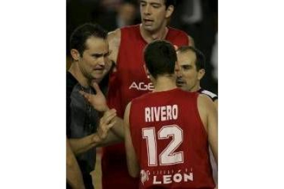 Patricio Reynés, en la foto discutiendo con Rivero, a favor de la huelga
