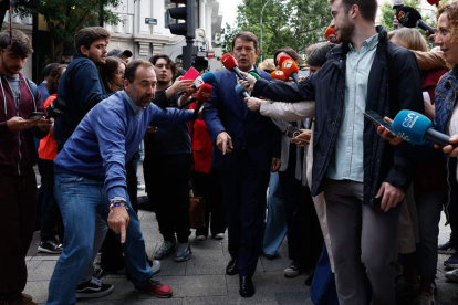 Fernández Mañueco ayer, a su llegada a la reunión del Comité de Dirección del Partido Popular en Madrid. CHEMA MOYA