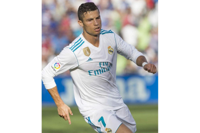 Cristiano celebra el segundo gol del Madrid. RODRIGO JIMÉNEZ