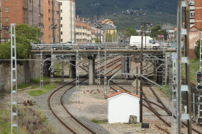 Infraestructuras ferroviarias en la capital berciana. L. DE LA MATA