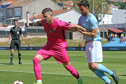 Kaxe marcó su tercer gol con la Deportiva para sumar un punto ante el Celta B. MARTA G. BREA