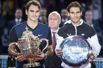 Roger Federer y Rafael Nadal, tras disputar la final del torneo de Basilea.