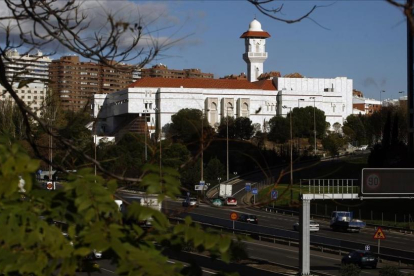 El Centro Cultural Islámico de Madrid, conocido popularmente como la Mezquita de la M-30. Inaugurada en 1992, es la mayor mezquita de España.