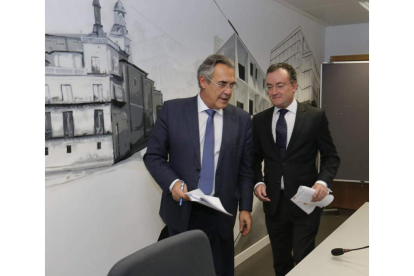 Agustín Rajoy y Fernando Salguero presentaron ayer las líneas generales del presupuesto.