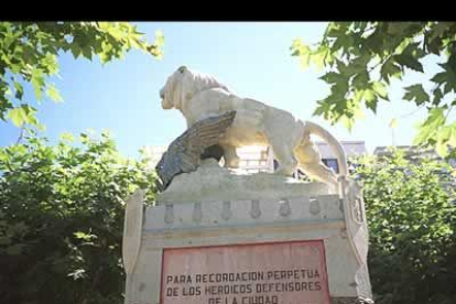 Monumento denominado 'El león y el ágila', en conmemoración a los dos sitios sufridos por Astorga.