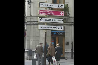 Señales indicativas de la ciudad de Astorga.
