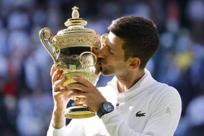 Novak Djokovic entra de nuevo en la carrera por ser el mejor de la historia con otro Wimbledon. T. A.