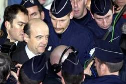 El ex primer ministro Alain Juppé, a su salida del tribunal de Nanterre