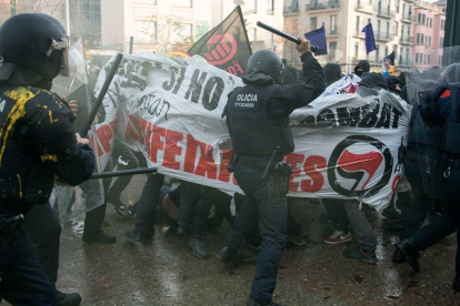 Cargas en Girona en un acto antifascista contra Vox.