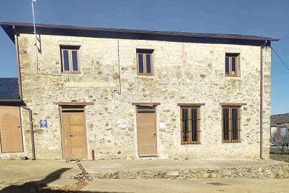 Imagen de las antiguas escuelas de Villar del Monte donde se celebran los concejos. DL