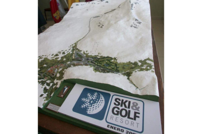 Maqueta del proyecto de Esquí Golf Resort en la estación de San Isidro.