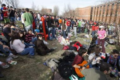 Las fiestas universitarias se celebraban antes en el césped del campus.