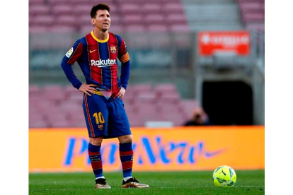 Messi, en un Camp Nou que ya no pisará como local. ALEJANDRO GARCÍA