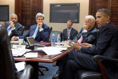 Barack Obama, el viernes, reunido con su equipo de seguridad nacional. De izquierda a derecha, Susan E. Rice, Eric Holder, John Kerry y Joe Biden.