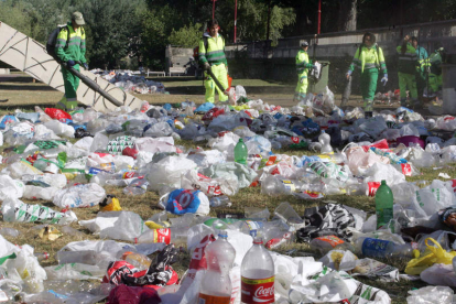 Restos de un botellón en el campus en el año 2013. RAMIRO