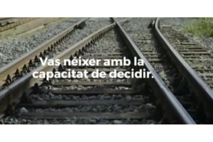 Imagen del anuncio de la Generalitat difundido por TV-3.