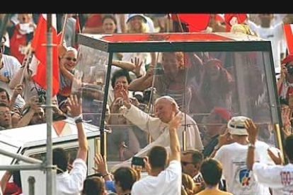 El vehículo utilizado por el santo pontífice en sus viajes, el famoso 'papamóvil', se convirtió en una seña de identidad