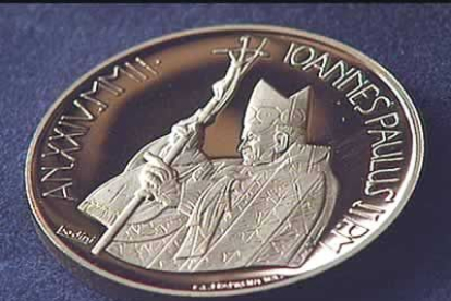 Con la llegada del Euro, el Vaticano emitió monedas de 50, 20 y 10 euros con Juan Pablo II en una cara y una escena del arca de Noé en la otra