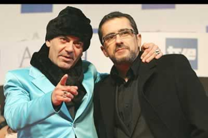 Corbacho, ganador del Goya al mejor director novel, con Buenafuente antes de entrar en la gala.