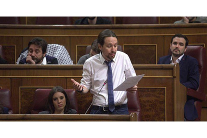 Iglesias hace un 'copy-paste' en el Congreso de las preguntas de Évole a Rajoy.