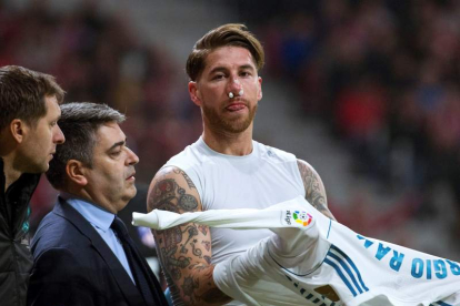 Ramos, con la nariz rota tras el golpe de Lucas Hernández. R. JIMÉNEZ