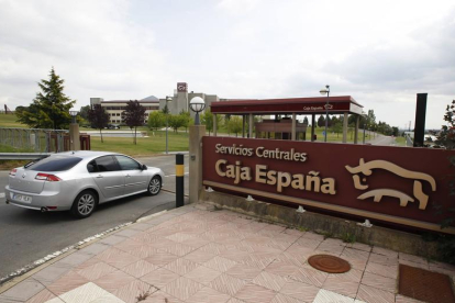 Sede de los Servicios Centrales de España Duero en el Portillo.