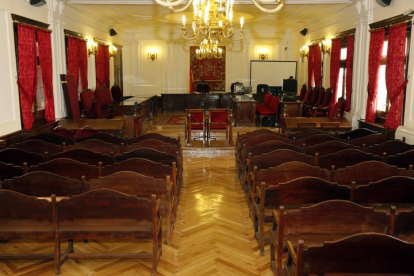 Interior de la Audiencia Provincial, que mañana lunes juzgará a los acusados.