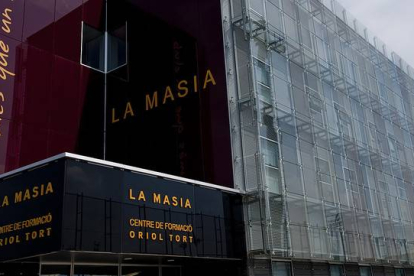 Fachada de la nueva Masia del Barça, en Sant Joan Despí.