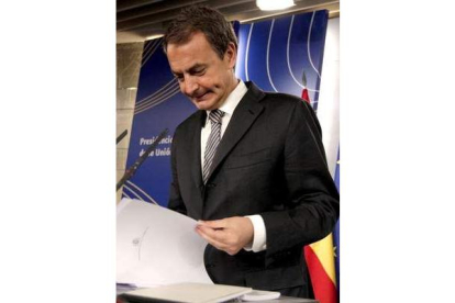 Zapatero momentos antes de la rueda de prensa.