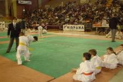 El trofeo Caja España reunió a todos los clubes leoneses