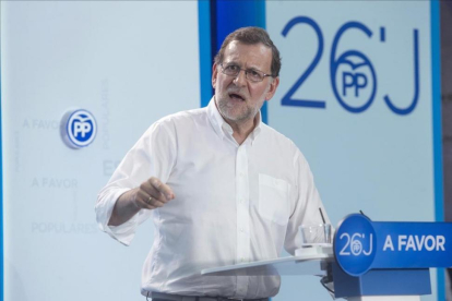 El presidente del Gobierno en funciones y candidato del PP, Mariano Rajoy, durante un mitin.
