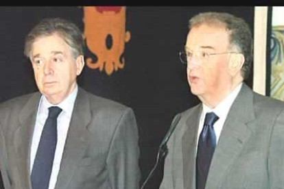 El presidente de Portugal Jorge Sampaio (derecha),acompañado por el embajador español Carlos Carderera Soler ha condenado también los atentados.