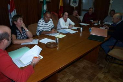 Un momento de la sesión plenaria celebrada el jueves en el Ayuntamiento de Valdefuentes.